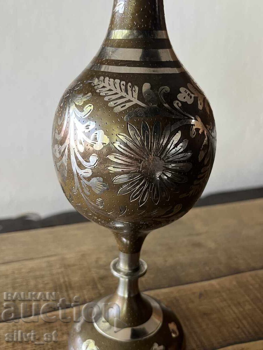 Indian vase / brass with price 40.00 BGN | € 20.45 Indian vase / brass with price 40.00 BGN | € 20.45