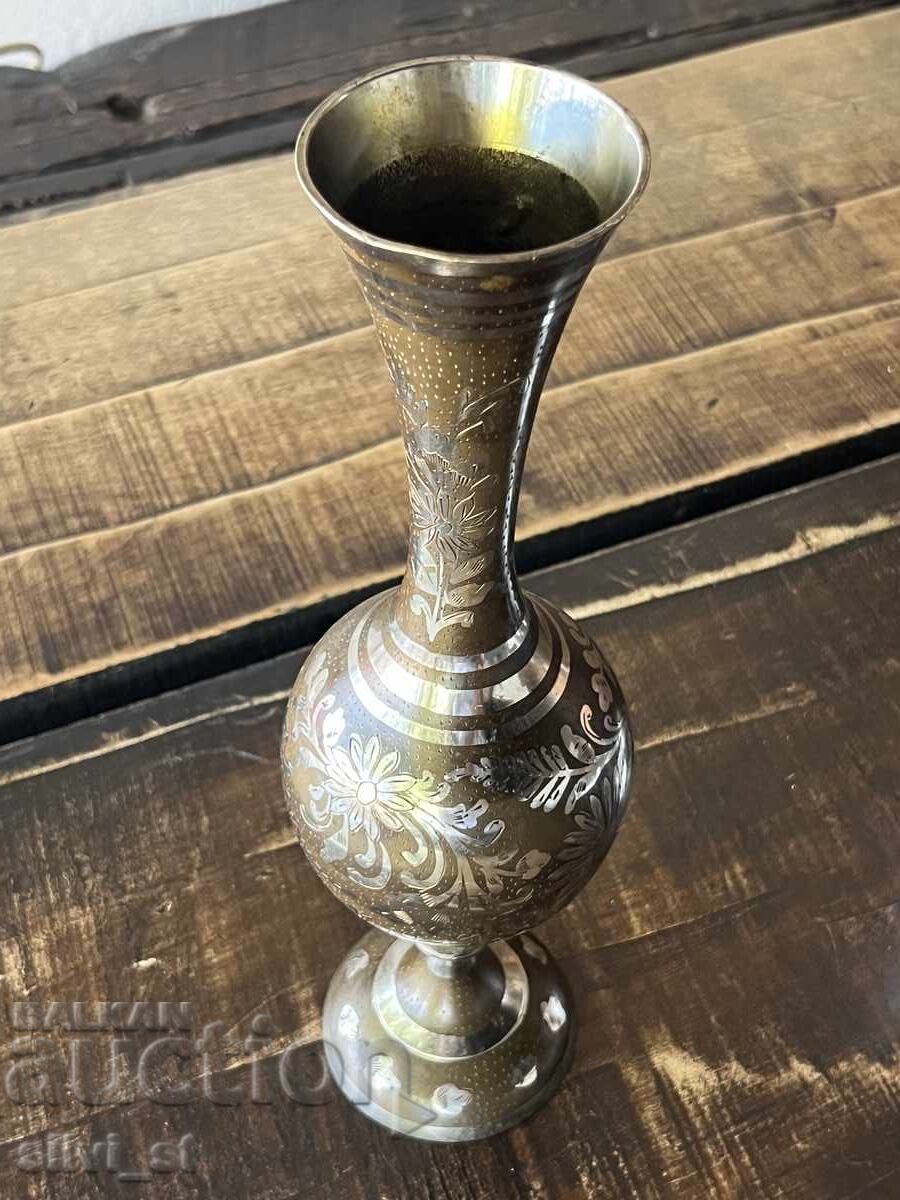 Delivery of Indian vase / brass Delivery of Indian vase / brass
