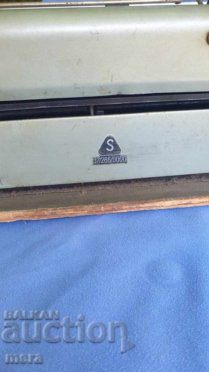 Mașină de scris veche, cu caractere chirilice - 6