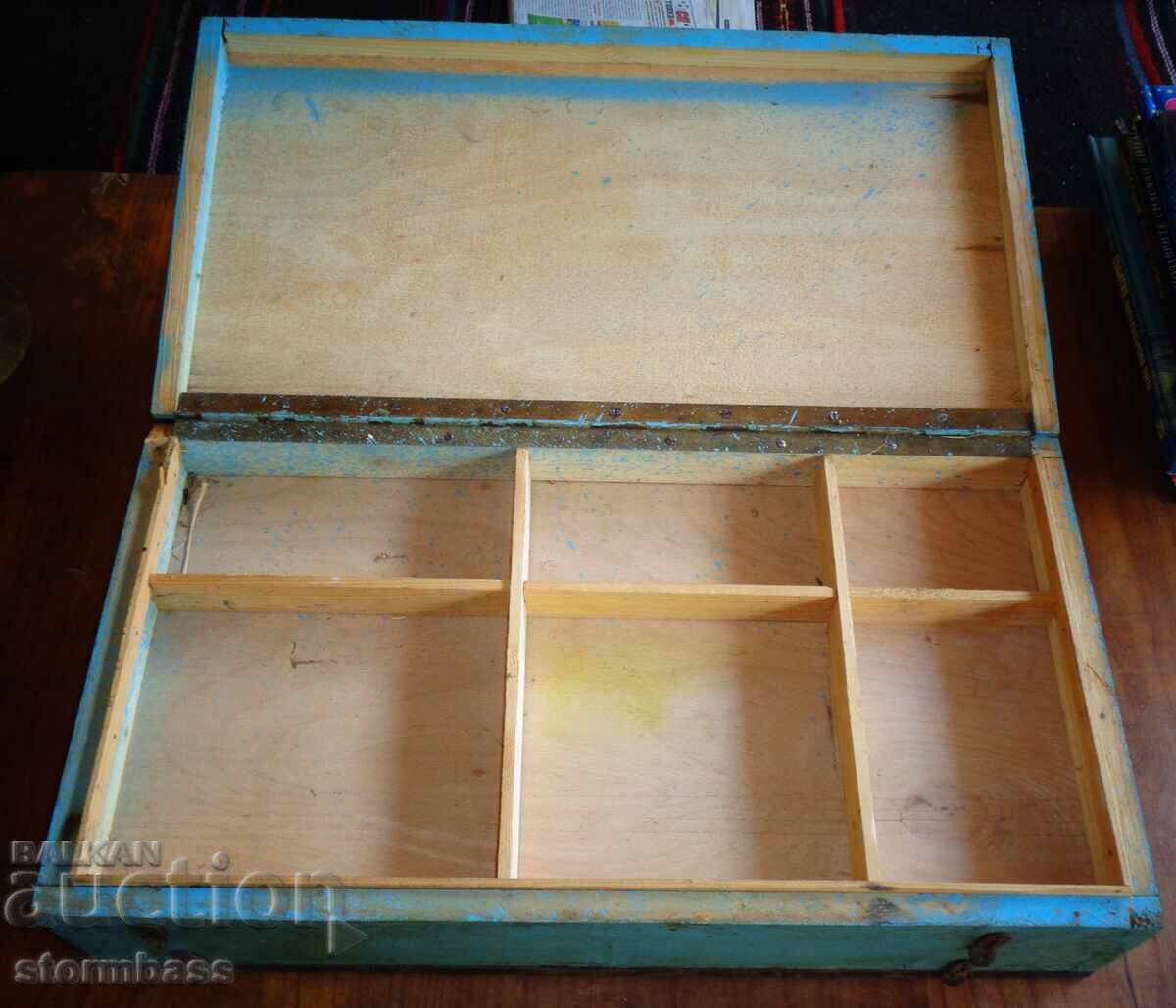 Cutie dublă veche de pescuit din lemn cu preț 30.00 BGN | € 15.34