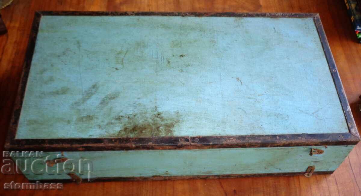 Licitație Cutie dublă veche de pescuit din lemn