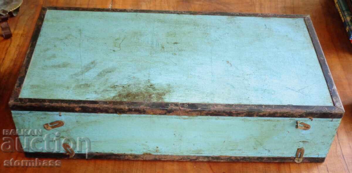 Livrarea Cutie dublă veche de pescuit din lemn