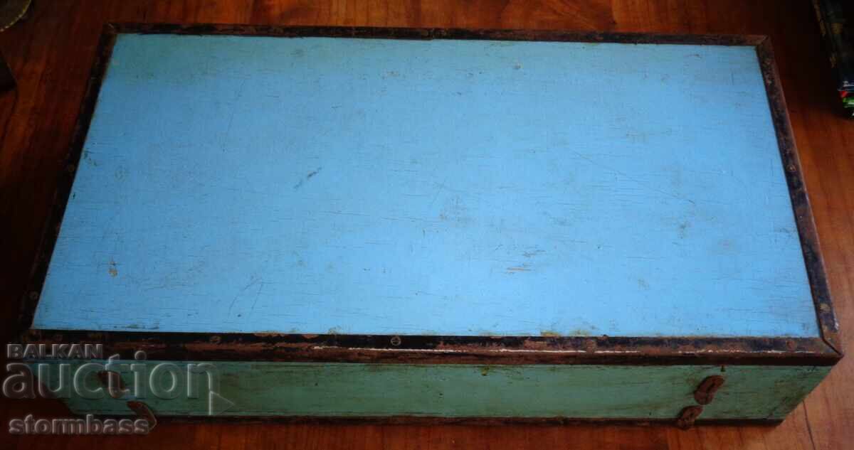 Cutie dublă veche de pescuit din lemn