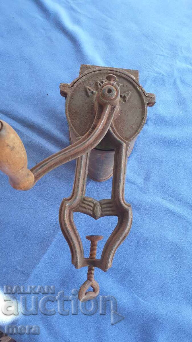 Παράδοση Παλιά μηχανή άλεσης σπόρων και λαχανικών Παράδοση Παλιά μηχανή άλεσης σπόρων και λαχανικών