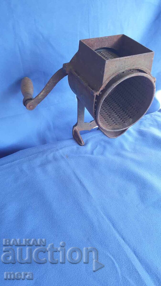 Παλιά μηχανή άλεσης σπόρων και λαχανικών Παλιά μηχανή άλεσης σπόρων και λαχανικών