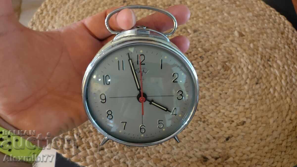 Auction  Old mechanical alarm clock - Beige-Ecru - Works