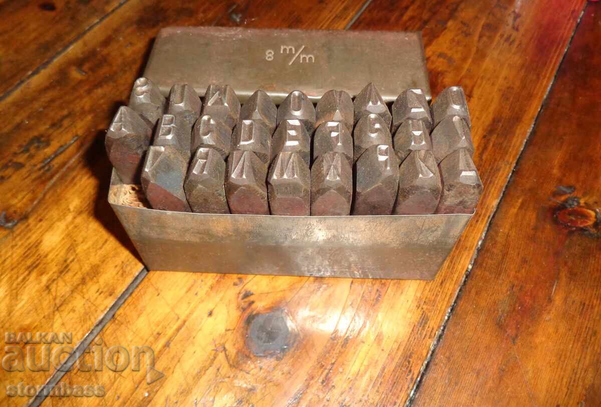 Λατινικά γράμματα για σφηνώματα με τιμή 40.00 BGN | € 20.45