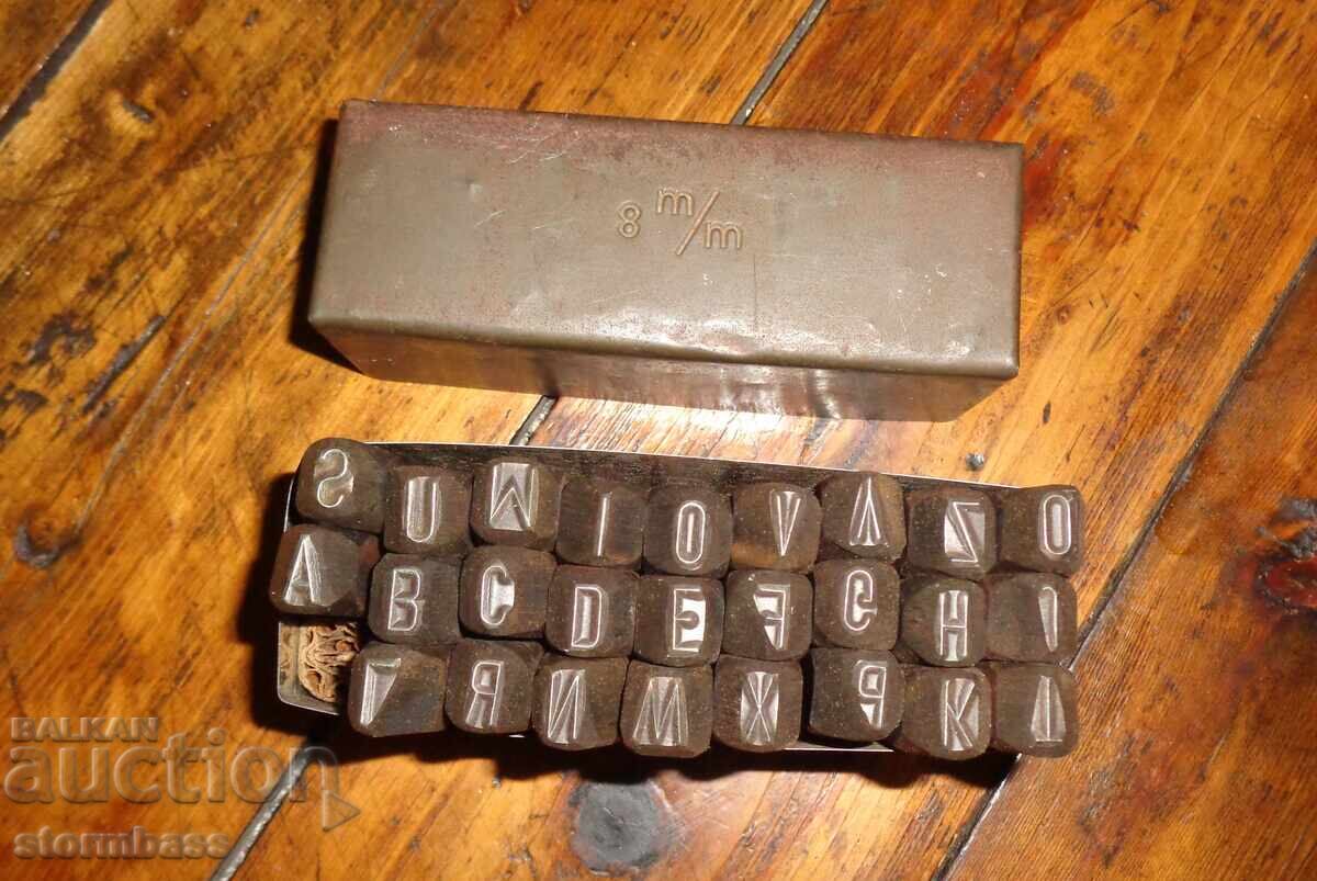 Λατινικά γράμματα για σφηνώματα