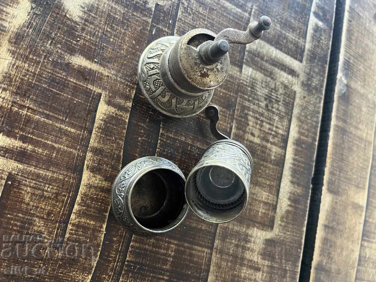 Brass pepper mills / engraved - 7