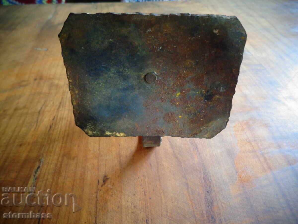 Παράδοση Παλιό τασάκι από σφυρήλατο σίδερο σε σχήμα φύλλου