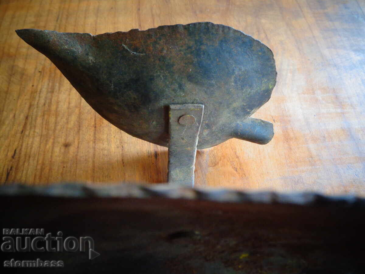 Παλιό τασάκι από σφυρήλατο σίδερο σε σχήμα φύλλου - 5