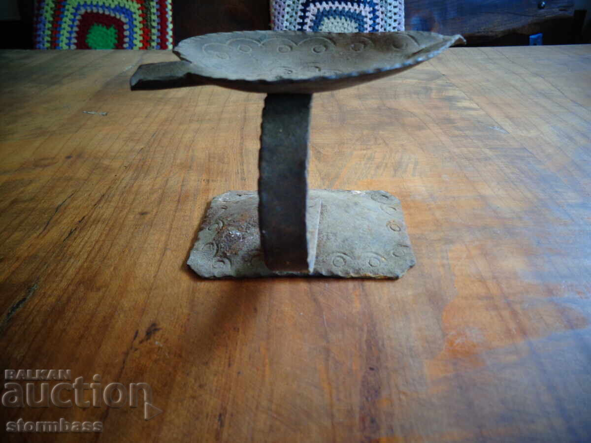 Παλιό τασάκι από σφυρήλατο σίδερο σε σχήμα φύλλου - 6