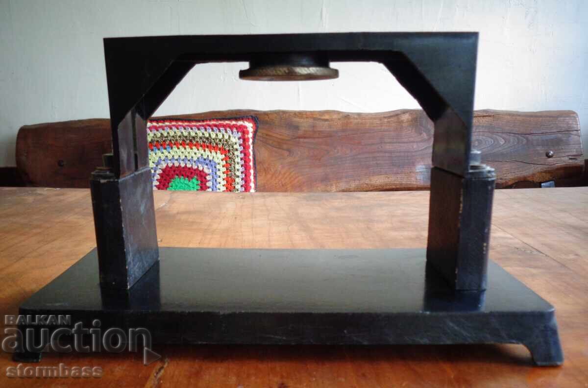 Σταντ για σωλήνες δοκιμής γκαζιού με τιμή 10.00 BGN | € 5.11