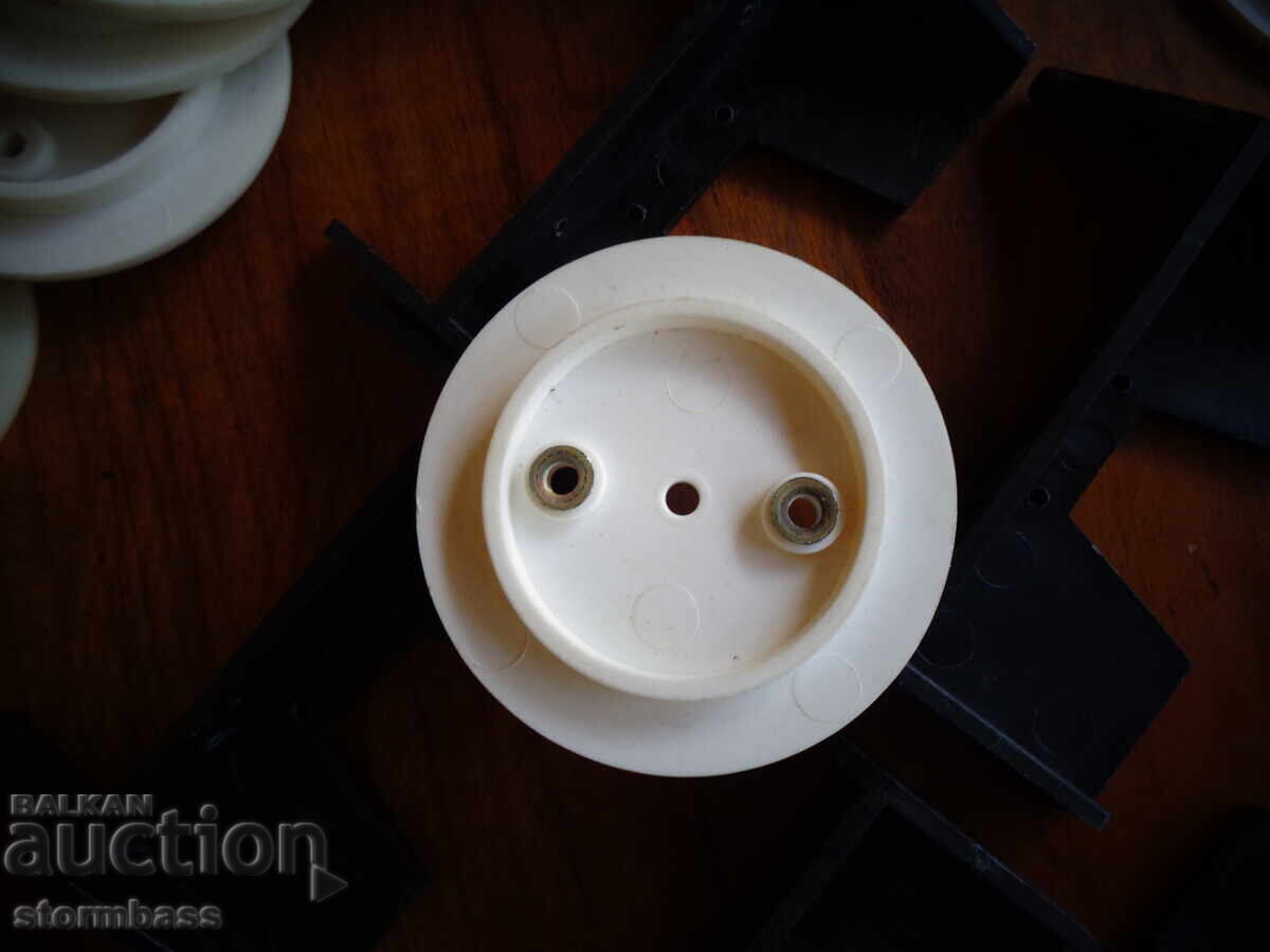 Auction Plastic tips, holders or Auction Plastic tips, holders or