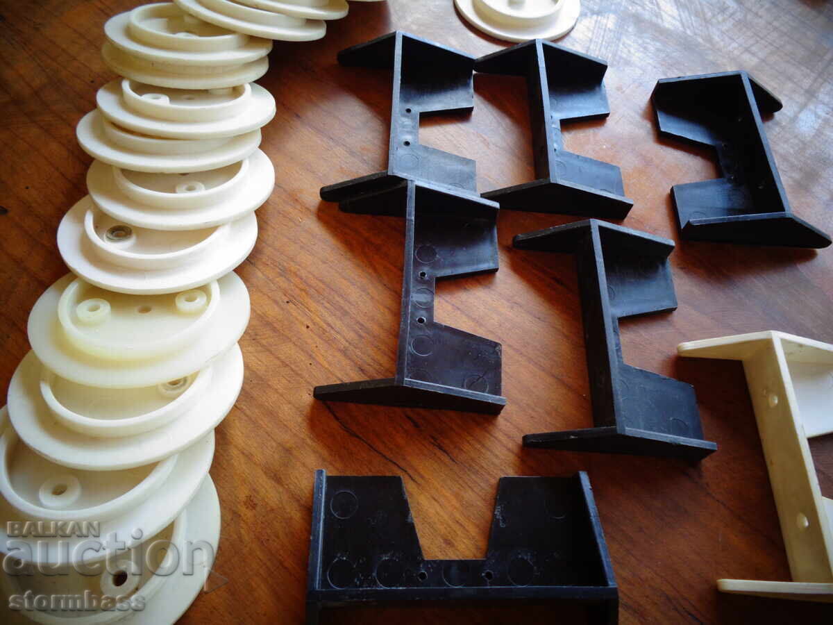 Plastic tips, holders or - 5 Plastic tips, holders or - 5