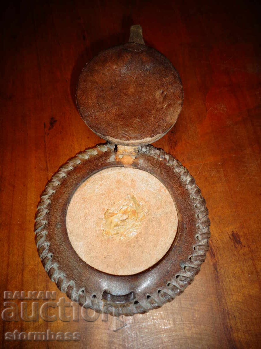 Delivery of Old mirror case, natural leather