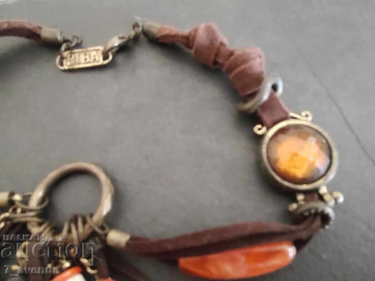 Παράδοση Γερδάν, κολιέ, κόσμημα, επώνυμο 9.08.2025