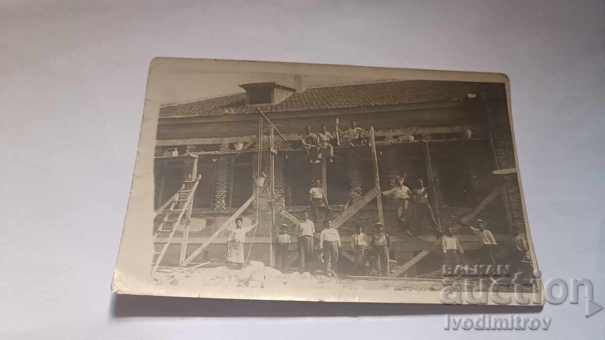 Φωτογραφία νεόδμητου ισόγειου κτιρίου