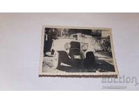 Ska Sofiya Doi bărbați, o fată cu mașină retro. Nr. de înmatriculare 111