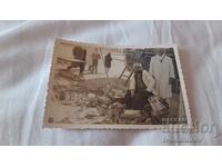 Снимка Двама мъже на пазар