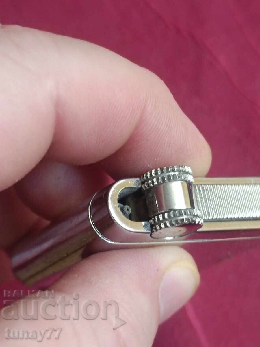 Auction  Row of lighters French lighter Teudor