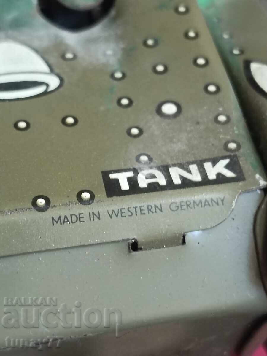 GREAT ANTIQUE TIN TANK GAMA WITH WINDING, WESTERN - 5