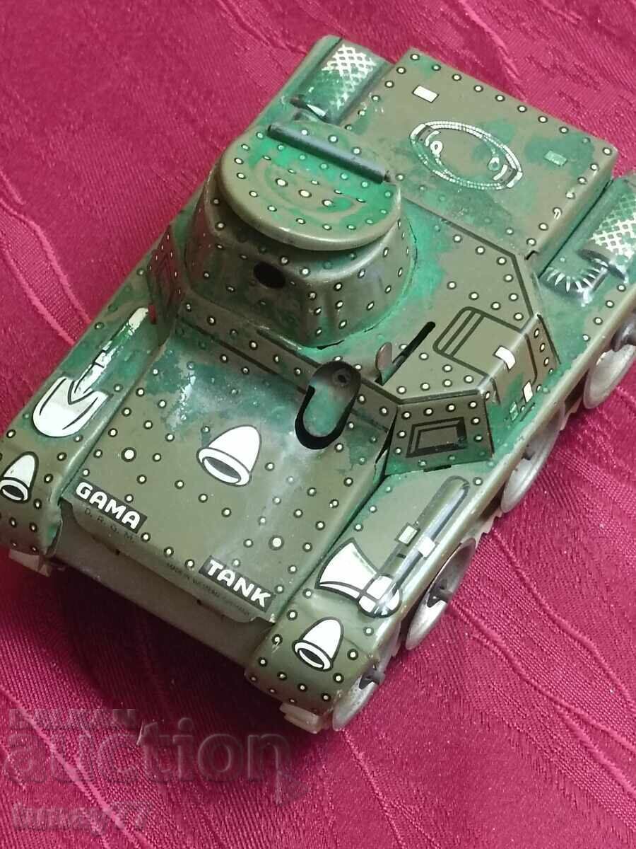 GREAT ANTIQUE TIN TANK GAMA WITH WINDING, WESTERN