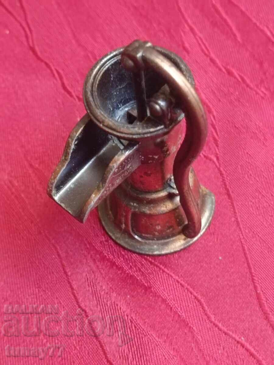 Σπάνια μεταλλική ξύστρα με σήμανση - 6