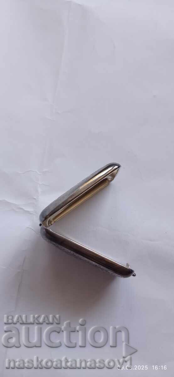 Delivery of Snuff Box