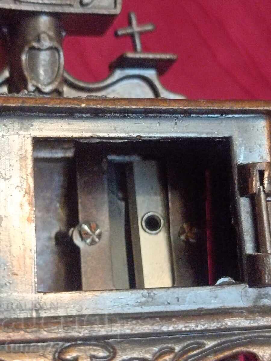 Ascuțitoare de metal rară cu marcaje cu preț € 8.00 | 15.65 BGN