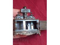 Ascuțitoare de metal rară cu marcaje