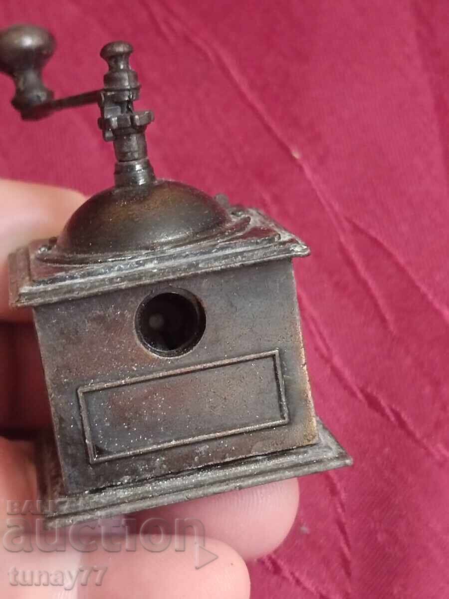 Аукцион Рядка метална острилка с маркировки