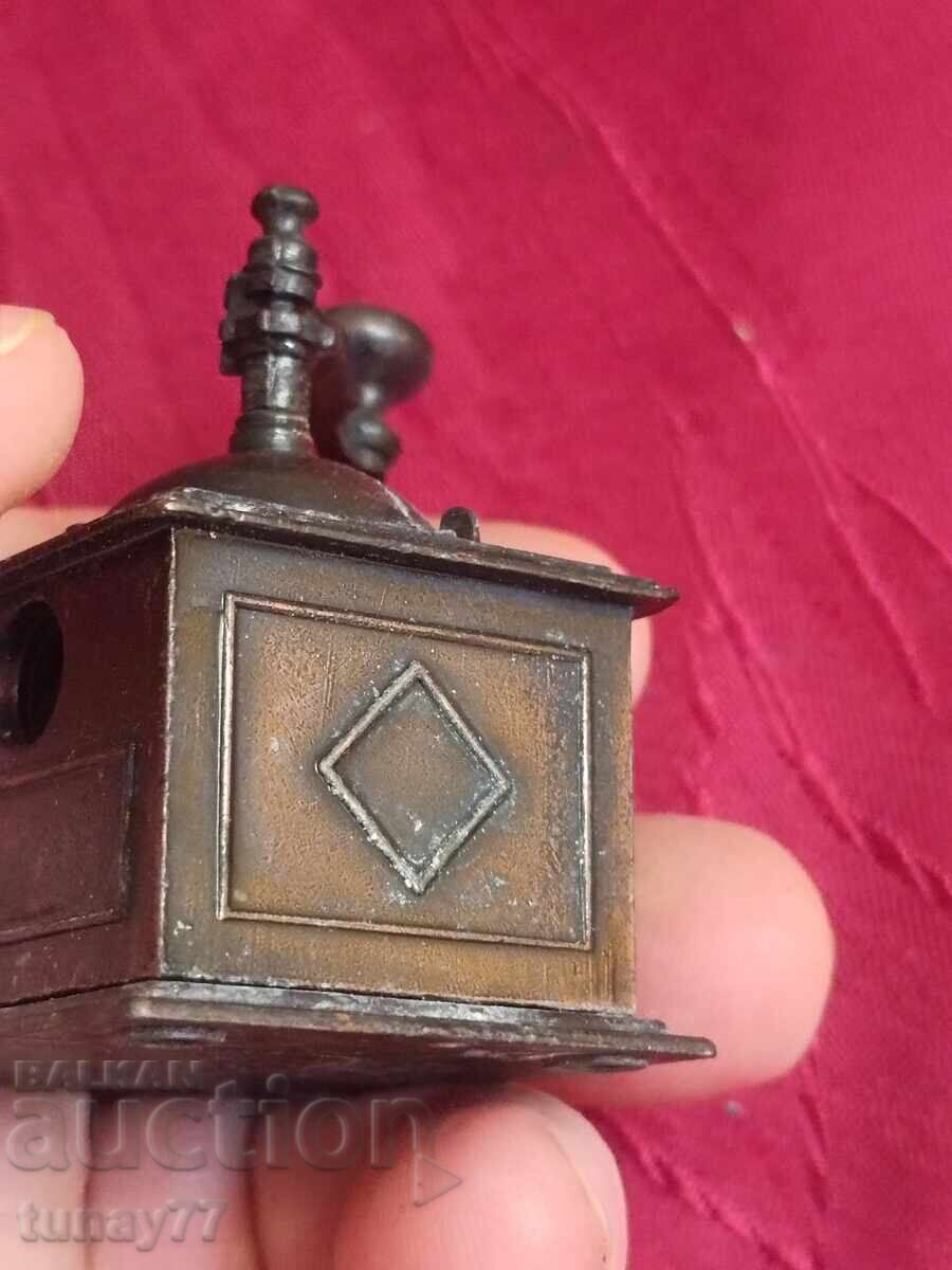 Доставка на Рядка метална острилка с маркировки