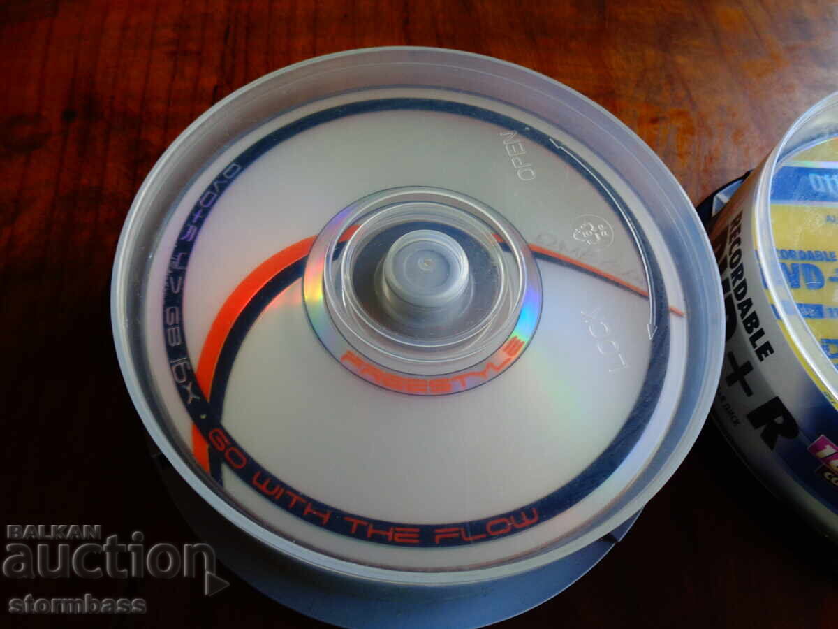 LOT DVD+R cu preț 10.00 BGN | € 5.11
