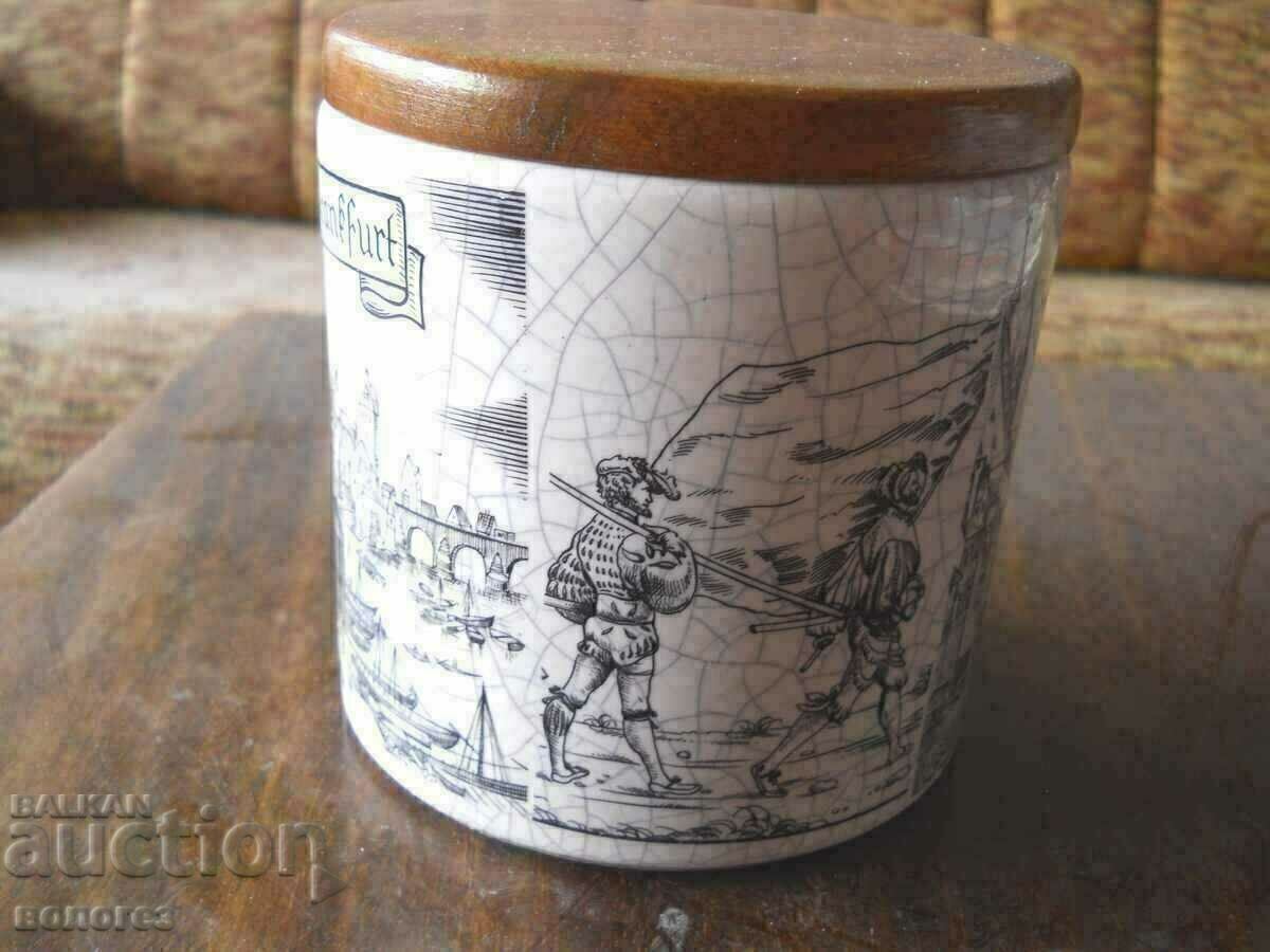 Borcan pentru cafea cu capac (porțelan biscuit) - Germania cu preț 35.00 BGN | € 17.90 Borcan pentru cafea cu capac (porțelan biscuit) - Germania cu preț 35.00 BGN | € 17.90