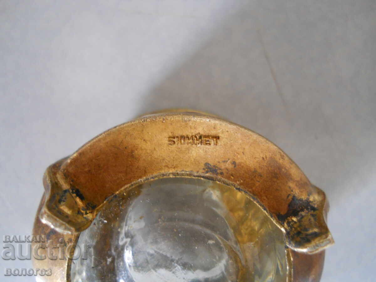 Livrarea Recipient vechi rusesc placat cu aur pentru caviar Livrarea Recipient vechi rusesc placat cu aur pentru caviar