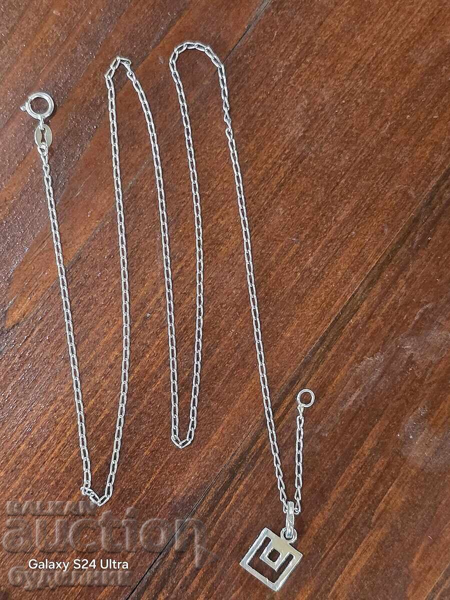 Silver chain with pendant. 49cm. I'm listing over 100 auctions Silver chain with pendant. 49cm. I'm listing over 100 auctions