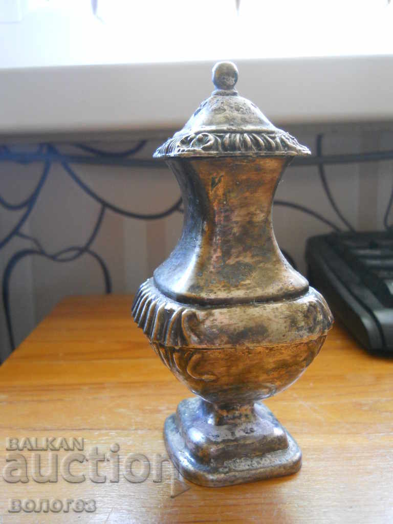 Saliera placata cu argint - Anglia cu preț 25.00 BGN | € 12.78 Saliera placata cu argint - Anglia cu preț 25.00 BGN | € 12.78