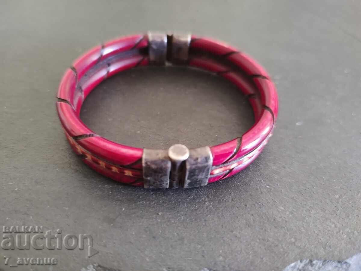 Γκριβνά κοσμήματα, κόκαλο και μέταλλο, 70s, 10.08.2025 με τιμή 69.00 BGN | € 35.28 Γκριβνά κοσμήματα, κόκαλο και μέταλλο, 70s, 10.08.2025 με τιμή 69.00 BGN | € 35.28