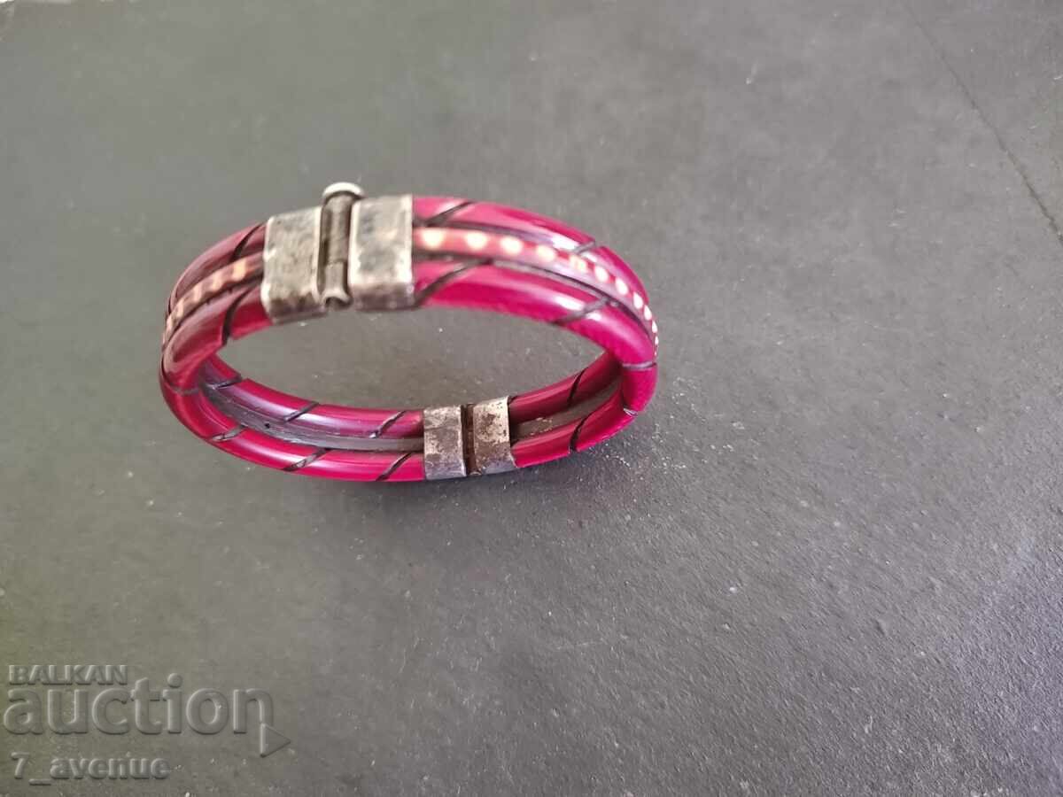 Δημοπρασία Γκριβνά κοσμήματα, κόκαλο και μέταλλο, 70s, 10.08.2025 Δημοπρασία Γκριβνά κοσμήματα, κόκαλο και μέταλλο, 70s, 10.08.2025