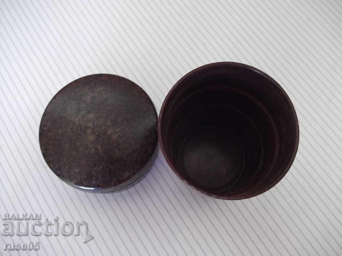 Чаша бакелитова от три сектора сгъваема от ранния соц с цена 15.00 лв. | € 7.67 Чаша бакелитова от три сектора сгъваема от ранния соц с цена 15.00 лв. | € 7.67