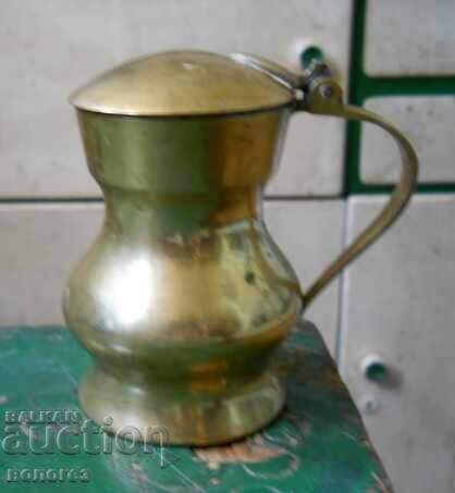 Urcior mic din bronz cu capac Urcior mic din bronz cu capac