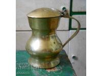 Urcior mic din bronz cu capac