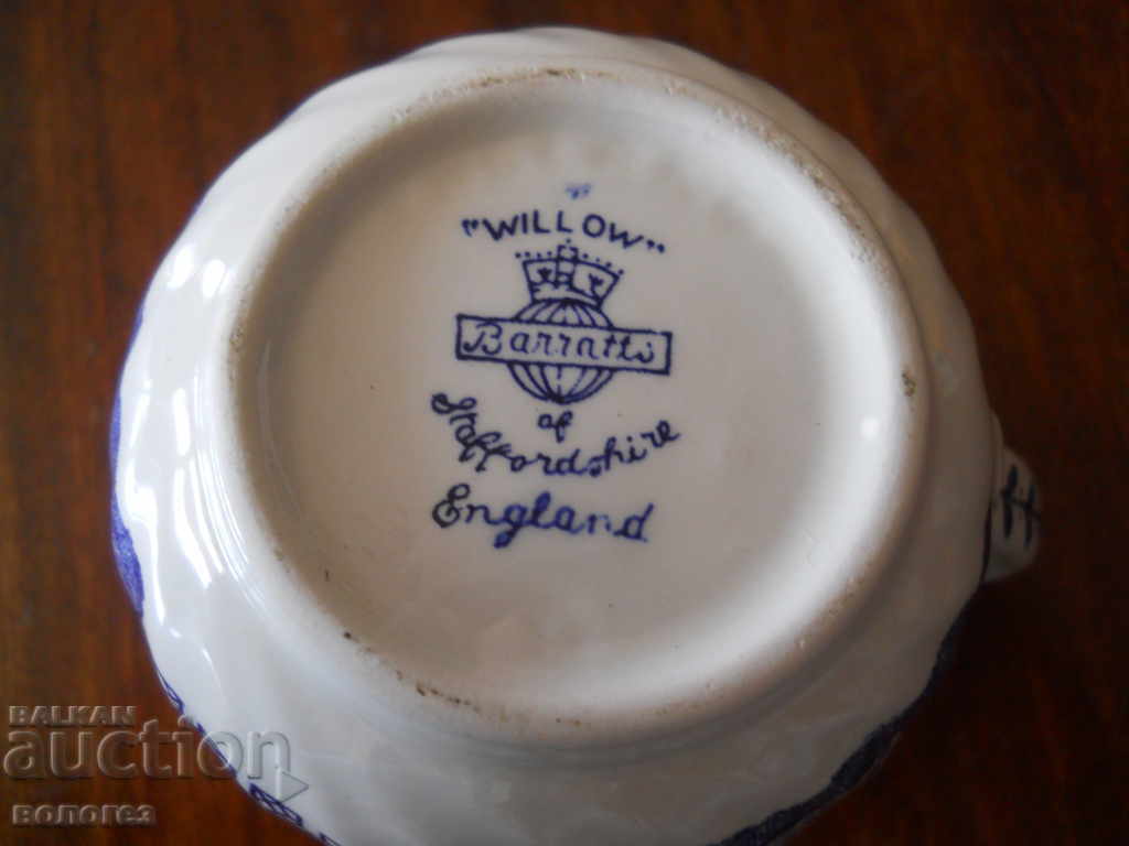 Licitație Urcior de lapte din porțelan - Anglia Licitație Urcior de lapte din porțelan - Anglia