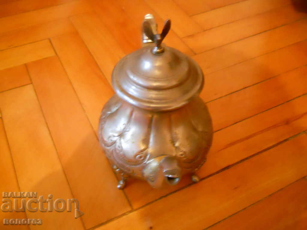 Ceainic vechi cu vultur pe capac - Maroc cu preț 40.00 BGN | € 20.45 Ceainic vechi cu vultur pe capac - Maroc cu preț 40.00 BGN | € 20.45