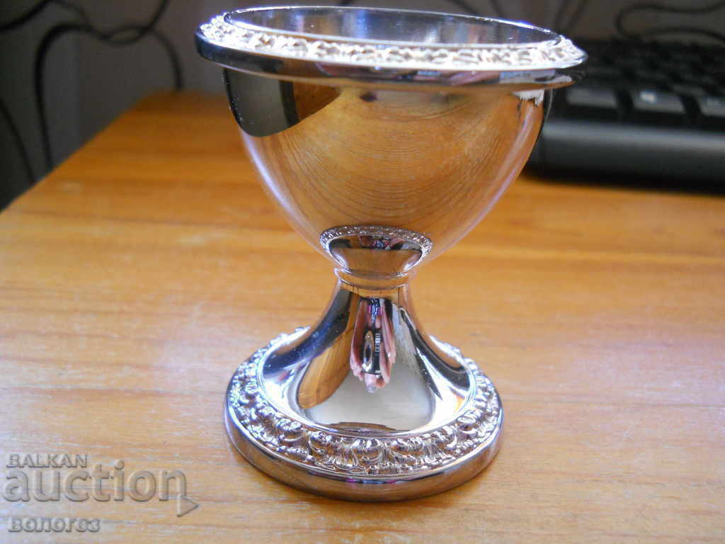 Set cupe pentru ou fiert placat cu argint - Anglia cu preț 60.00 BGN | € 30.68 Set cupe pentru ou fiert placat cu argint - Anglia cu preț 60.00 BGN | € 30.68