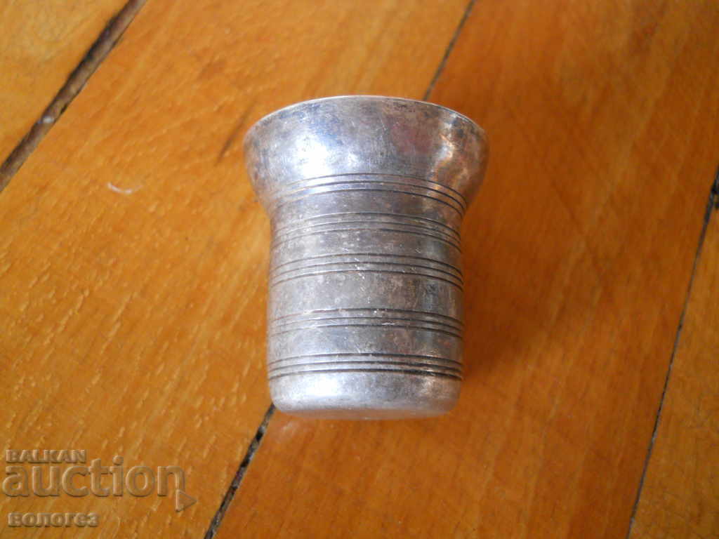 Licitație Set de argintărie veche (pahare pentru rachiu și tavă) - URSS Licitație Set de argintărie veche (pahare pentru rachiu și tavă) - URSS