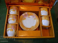Set cani de cafea si farfurii din portelan - China