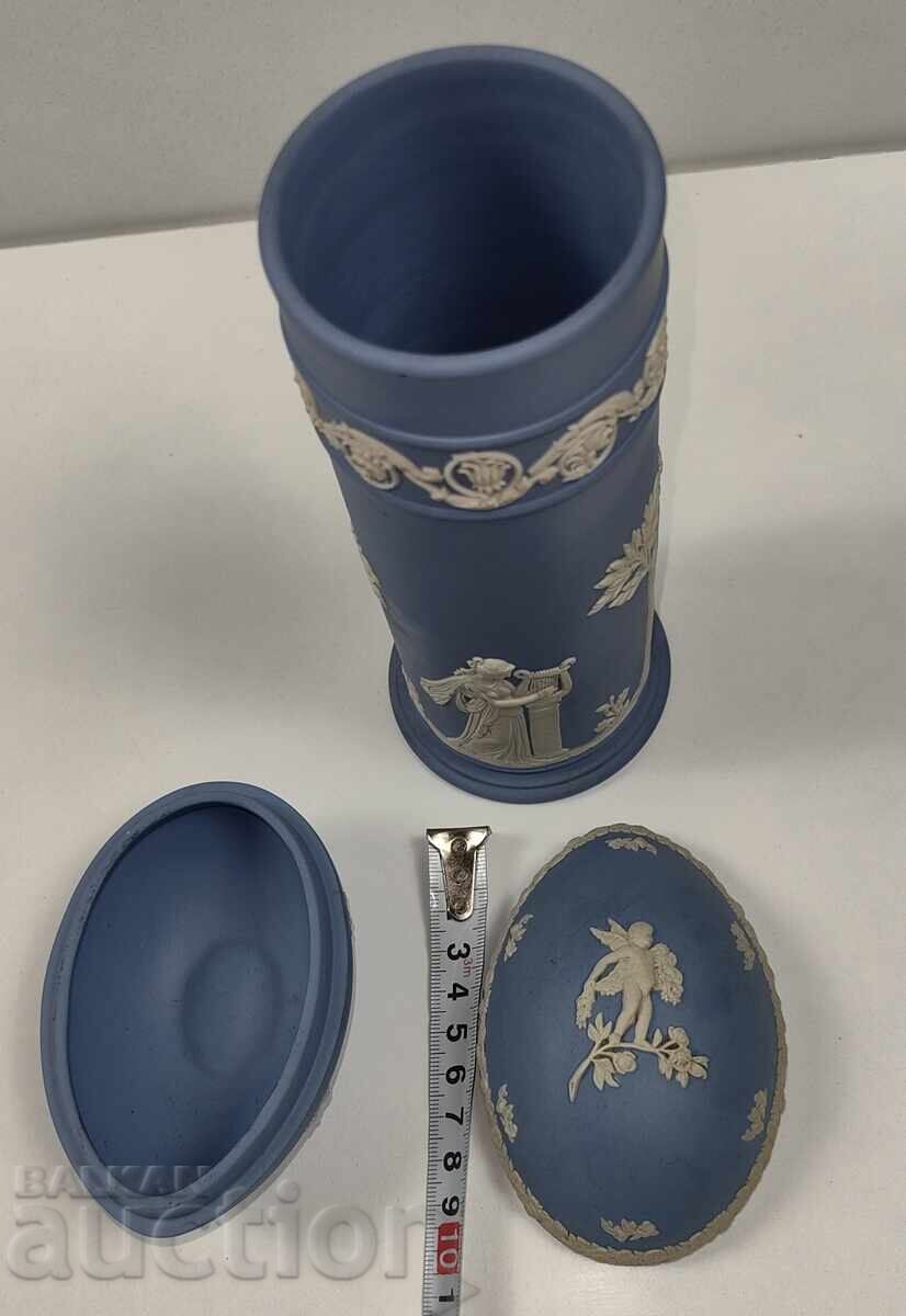 VAZĂ ȘI CUTIUȚĂ MICĂ PENTRU BIJUTERII WEDGWOOD ENGLAND cu preț 35.00 BGN | € 17.90 VAZĂ ȘI CUTIUȚĂ MICĂ PENTRU BIJUTERII WEDGWOOD ENGLAND cu preț 35.00 BGN | € 17.90