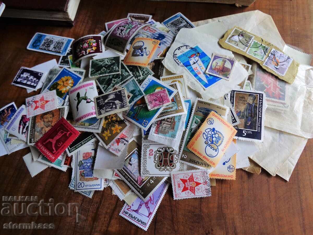 LOT de timbre, clasoare, albume, cataloage cu preț 80.00 BGN | € 40.90